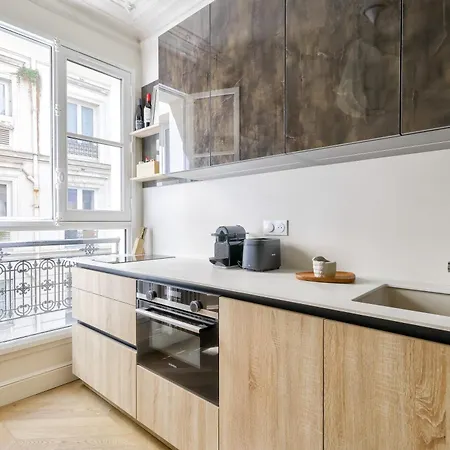 Aesthetic And Large T2 In The Edge Of Le Marais Paris