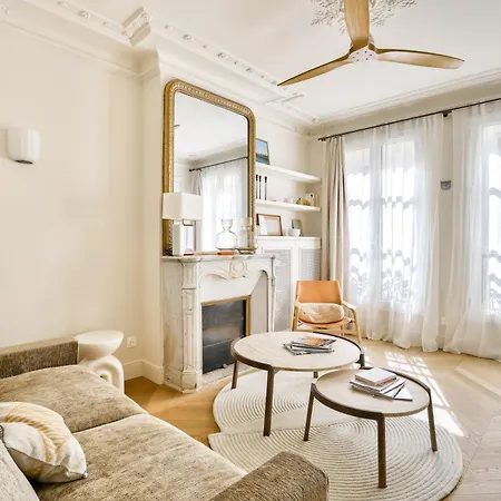 Aesthetic And Large T2 In The Edge Of Le Marais * Paris