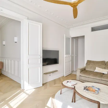 Aesthetic And Large T2 In The Edge Of Le Marais Apartment Paris
