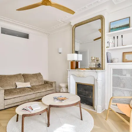 Aesthetic And Large T2 In The Edge Of Le Marais Apartment