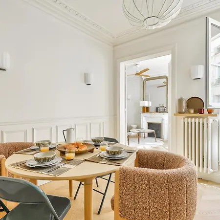 Aesthetic And Large T2 In The Edge Of Le Marais Apartmán