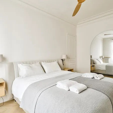 Aesthetic And Large T2 In The Edge Of Le Marais باريس