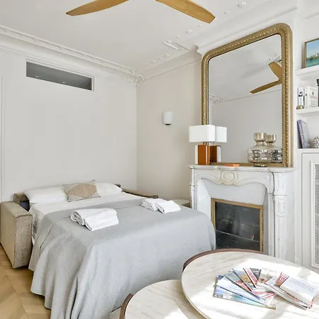 Aesthetic And Large T2 In The Edge Of Le Marais Apartment